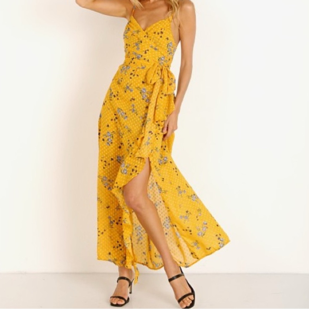 Bette Maxi Dress in Marigold Multi Floral
ASTR the Label gold/yellow size XS
